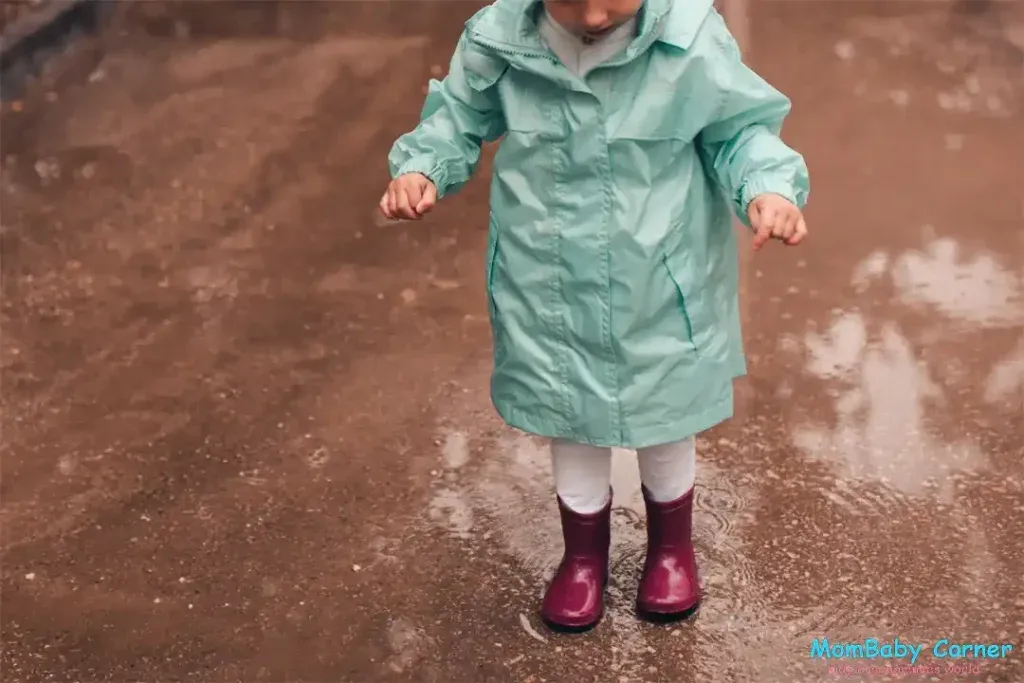 baby-walk-in-rain