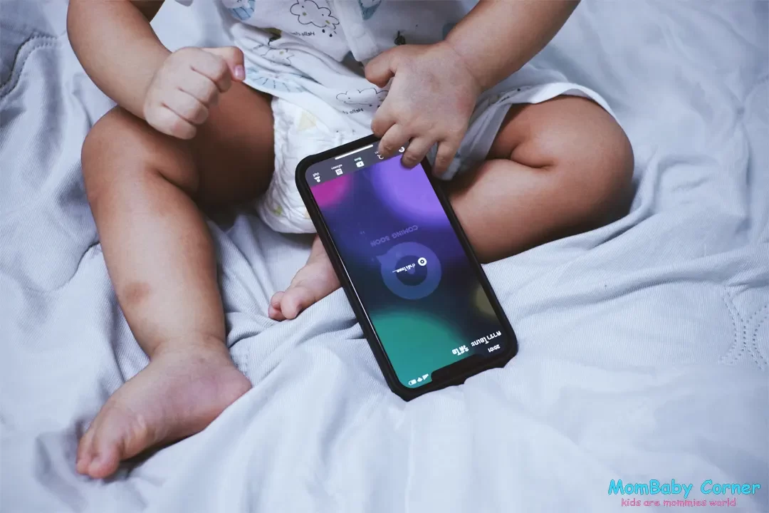 baby addicted with mobile